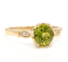 Load image into Gallery viewer, 1.58 Carats Impressive Natural Peridot and Diamond 14K Yellow Gold Ring