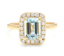 Load image into Gallery viewer, 2.10 Carats Impressive Natural Aquamarine and Diamond 14K Yellow Gold Ring
