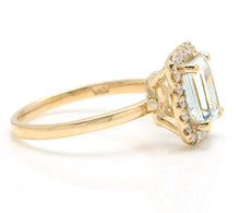 Load image into Gallery viewer, 2.10 Carats Impressive Natural Aquamarine and Diamond 14K Yellow Gold Ring