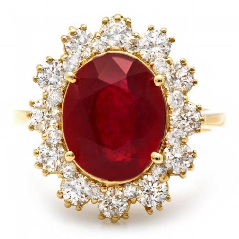 6.60 Carats Impressive Natural Red Ruby and Diamond 14K Yellow Gold Ring