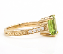 Load image into Gallery viewer, 3.20 Carats Impressive Natural Peridot and Diamond 14K Yellow Gold Ring