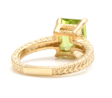Load image into Gallery viewer, 3.20 Carats Impressive Natural Peridot and Diamond 14K Yellow Gold Ring