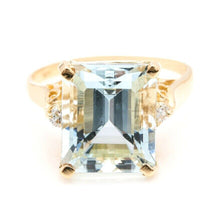 Load image into Gallery viewer, 6.58 Carats Impressive Natural Aquamarine and Diamond 14K Yellow Gold Ring