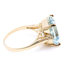 Load image into Gallery viewer, 6.58 Carats Impressive Natural Aquamarine and Diamond 14K Yellow Gold Ring