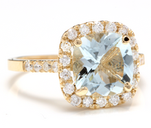 Load image into Gallery viewer, 3.10 Carats Impressive Natural Aquamarine and Diamond 14K Yellow Gold Ring