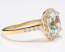 Load image into Gallery viewer, 3.10 Carats Impressive Natural Aquamarine and Diamond 14K Yellow Gold Ring