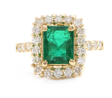 Load image into Gallery viewer, 4.10 Carats Natural Emerald and Diamond 18K Solid Yellow Gold Ring