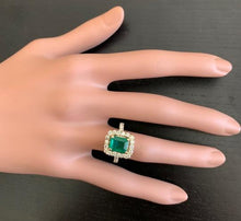 Load image into Gallery viewer, 4.10 Carats Natural Emerald and Diamond 18K Solid Yellow Gold Ring