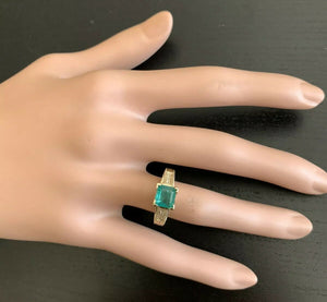2.60 Carats Natural Emerald and Diamond 14K Solid Yellow Gold Ring
