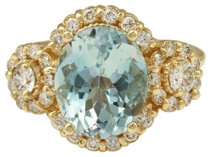 4.50 Carats Exquisite Natural Aquamarine and Diamond 14K Solid Yellow Gold Ring