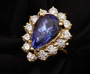 2.65 Carats Natural Splendid Tanzanite and Diamond 14K Solid Yellow Gold Ring