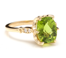 Load image into Gallery viewer, 3.00 Carats Impressive Natural Peridot and Diamond 14K Yellow Gold Ring