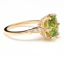 Load image into Gallery viewer, 3.00 Carats Impressive Natural Peridot and Diamond 14K Yellow Gold Ring