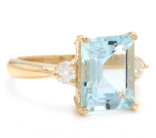 Load image into Gallery viewer, 3.28 Carats Impressive Natural Aquamarine and Diamond 14K Yellow Gold Ring