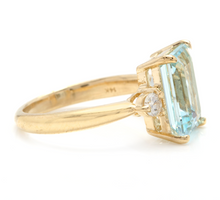 Load image into Gallery viewer, 3.28 Carats Impressive Natural Aquamarine and Diamond 14K Yellow Gold Ring