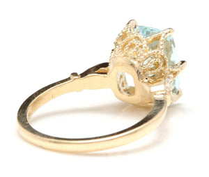 3.08 Carats Impressive Natural Aquamarine and Diamond 14K Yellow Gold Ring